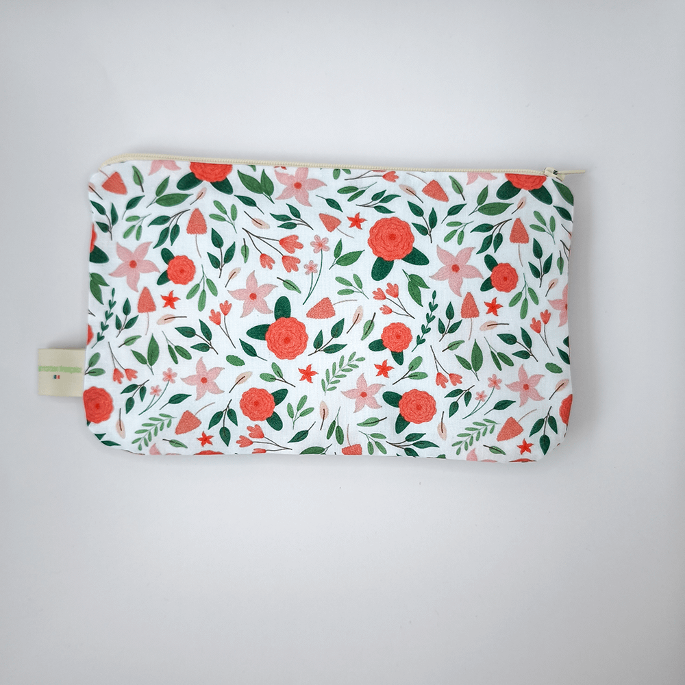 photo de la pochette en tissu jardin enchanté sur fond blanc vue de dos
