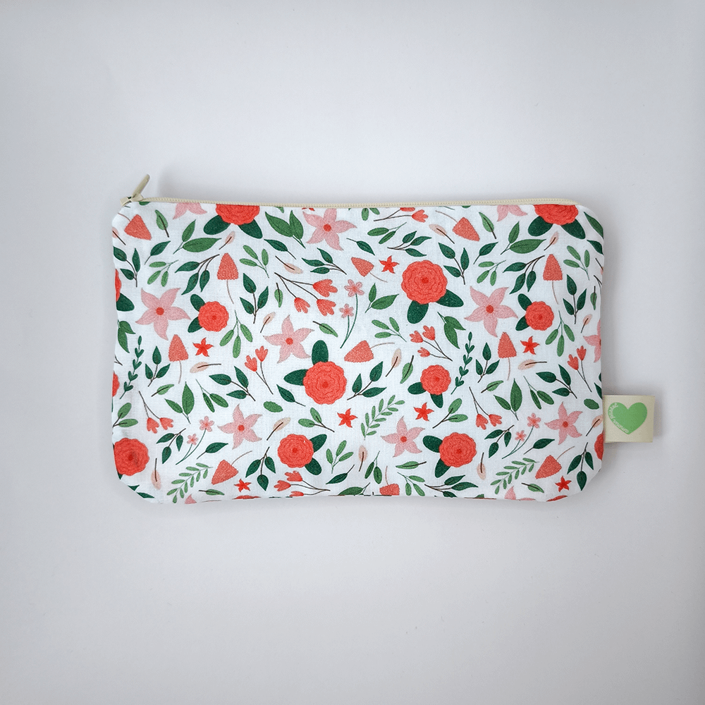 photo de la pochette en tissu jardin enchanté sur fond blanc vue de face