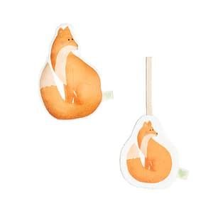 Coffret Edgar un coussin doudou et un attache tétine avec un motif de renard. création artisanale et confection de doudou attache tétine et coussin doudou. fabriqué dans notre atelier en France.