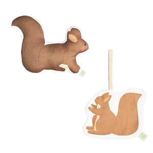 Coffret Gabriel un coussin doudou et un attache tétine avec un motif d’écureuil. création artisanale et confection de doudou attache tétine et coussin doudou. fabriqué dans notre atelier en France.