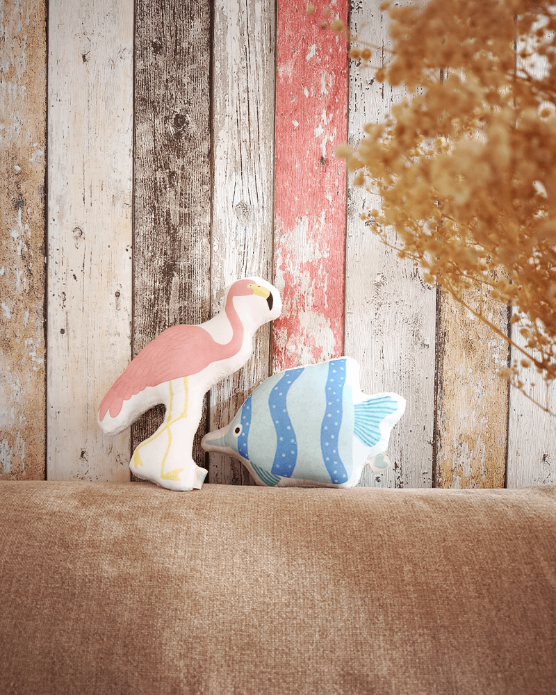 coussins doudous animal pour enfants en forme de poisson et flamand rose, fabrication française